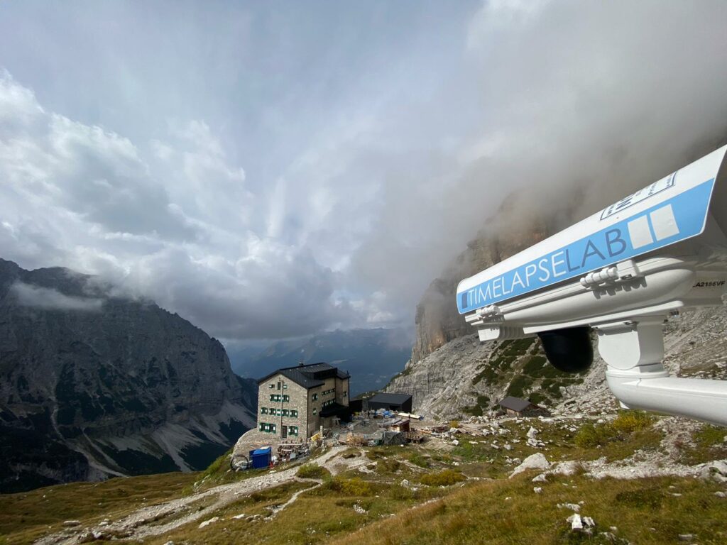 Device that monitors a house in the mountains